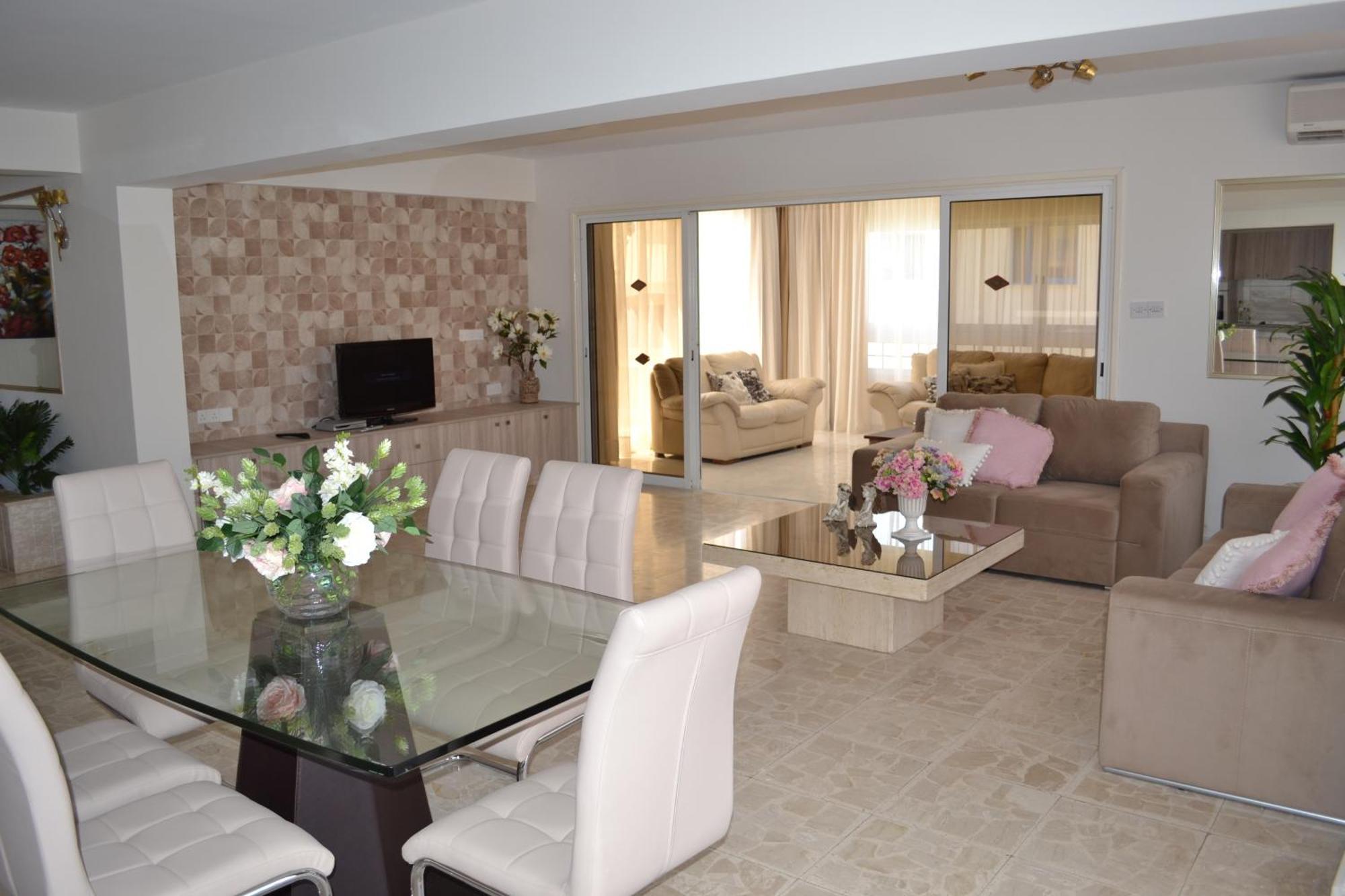 Marianna Hotel Apartments Limassol Bagian luar foto