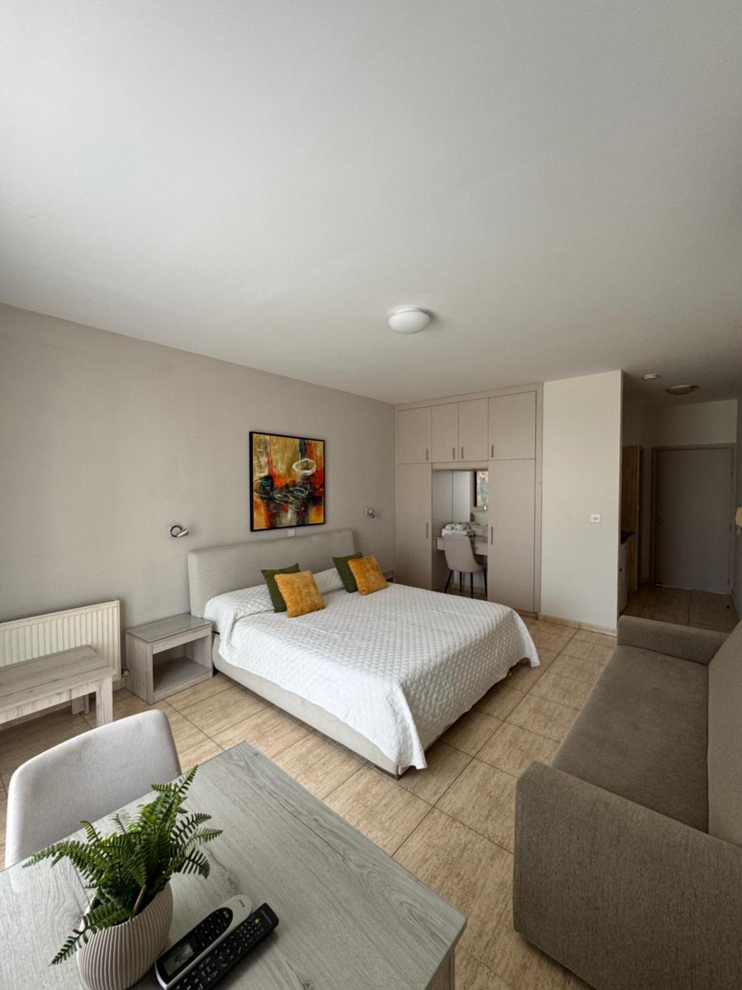Marianna Hotel Apartments Limassol Bagian luar foto
