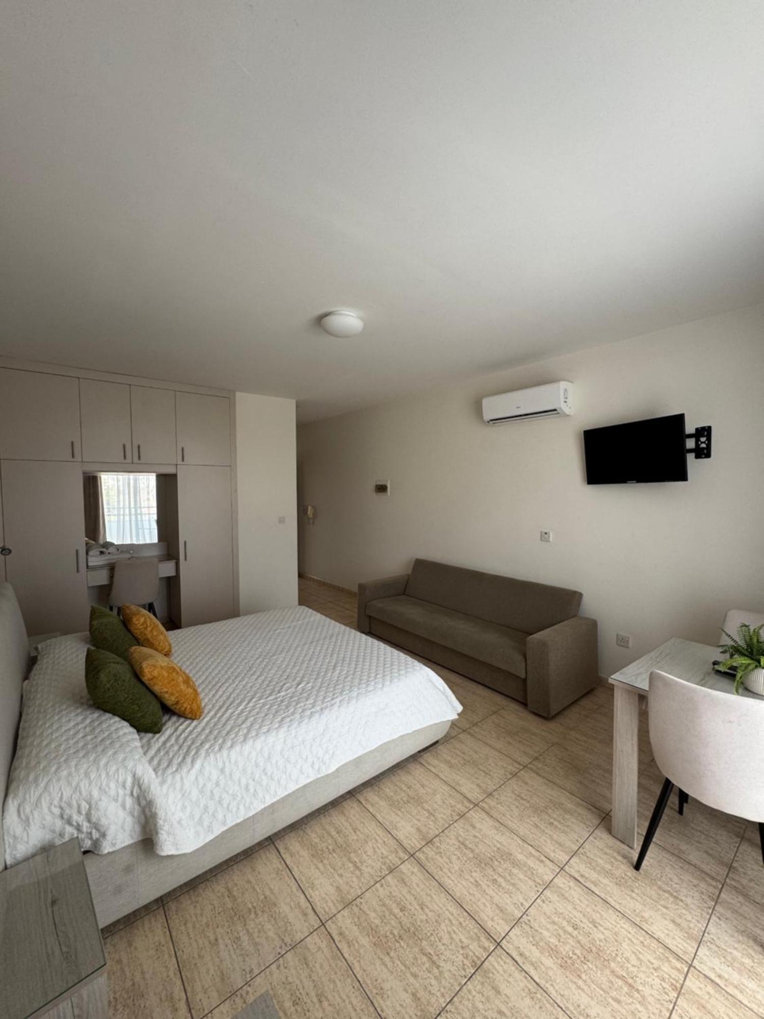 Marianna Hotel Apartments Limassol Bagian luar foto