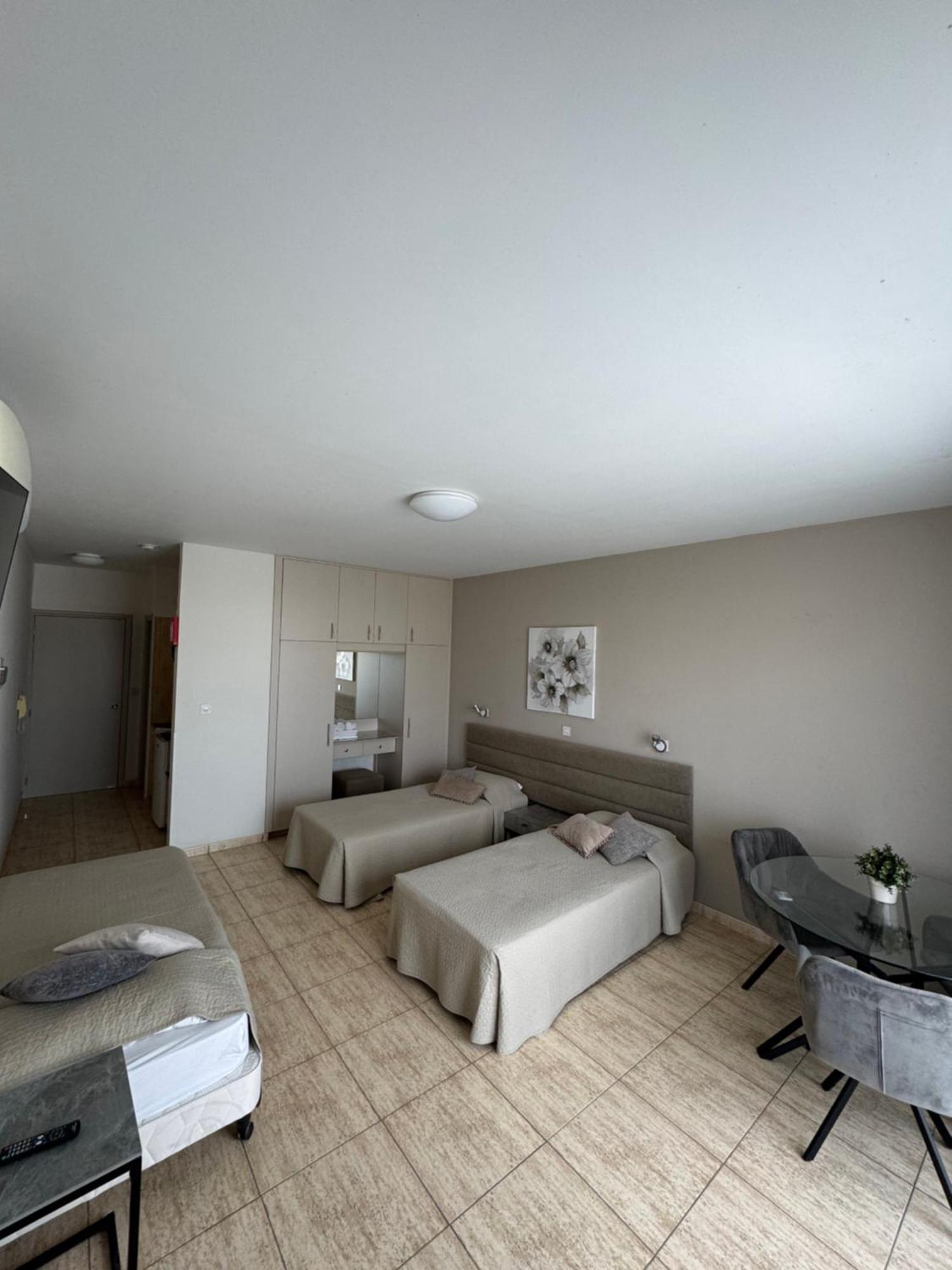 Marianna Hotel Apartments Limassol Bagian luar foto