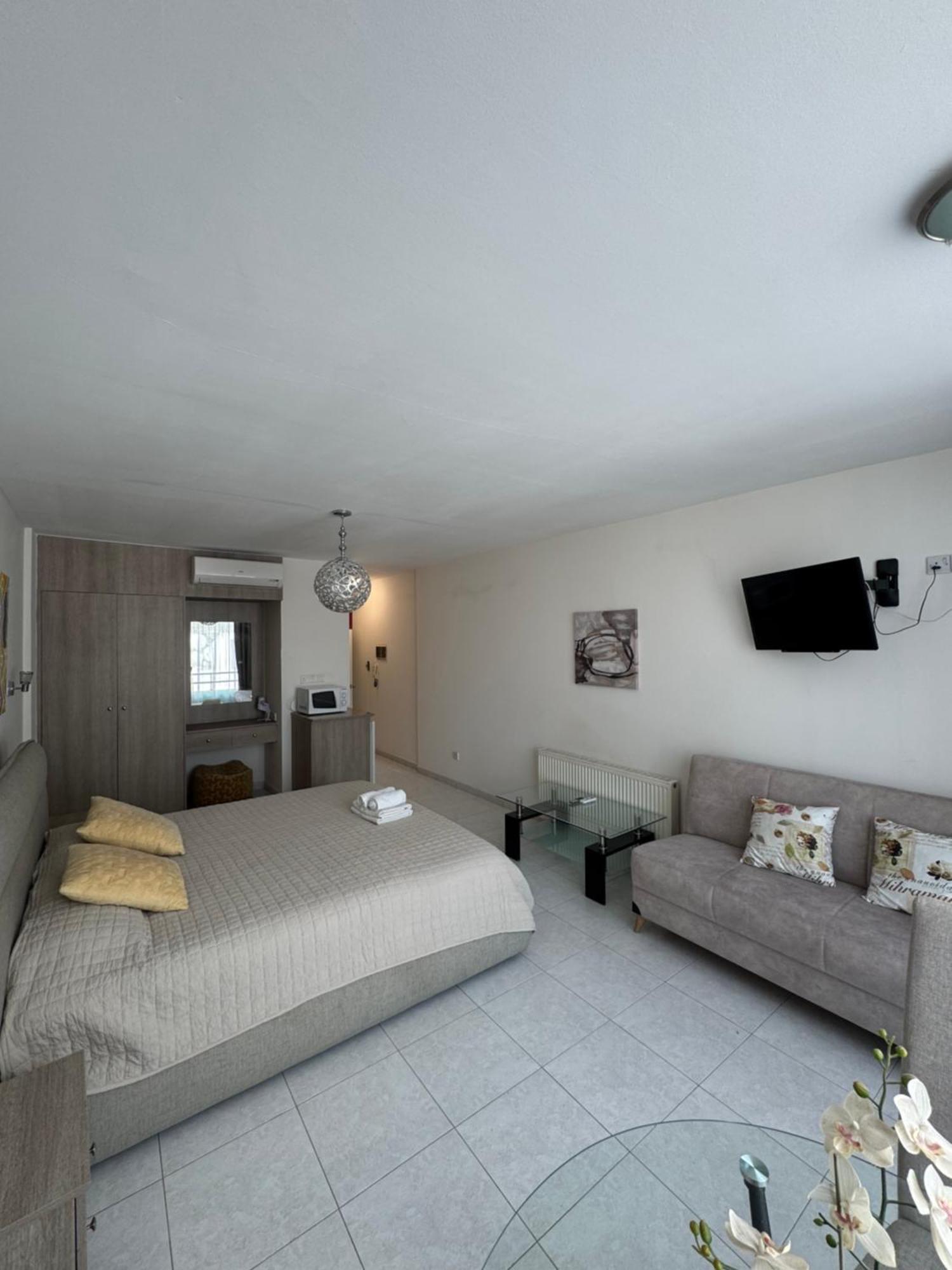Marianna Hotel Apartments Limassol Bagian luar foto