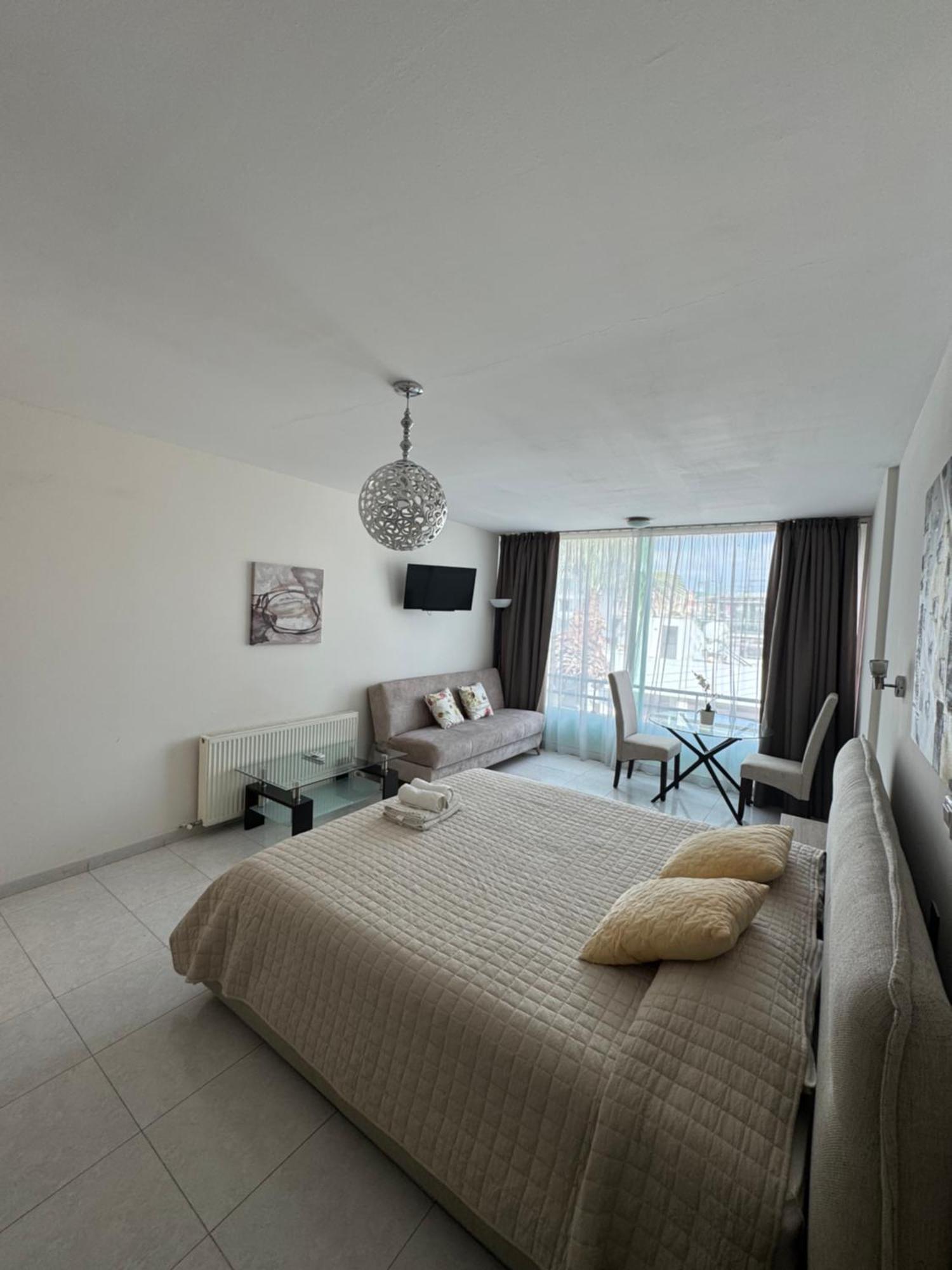 Marianna Hotel Apartments Limassol Bagian luar foto