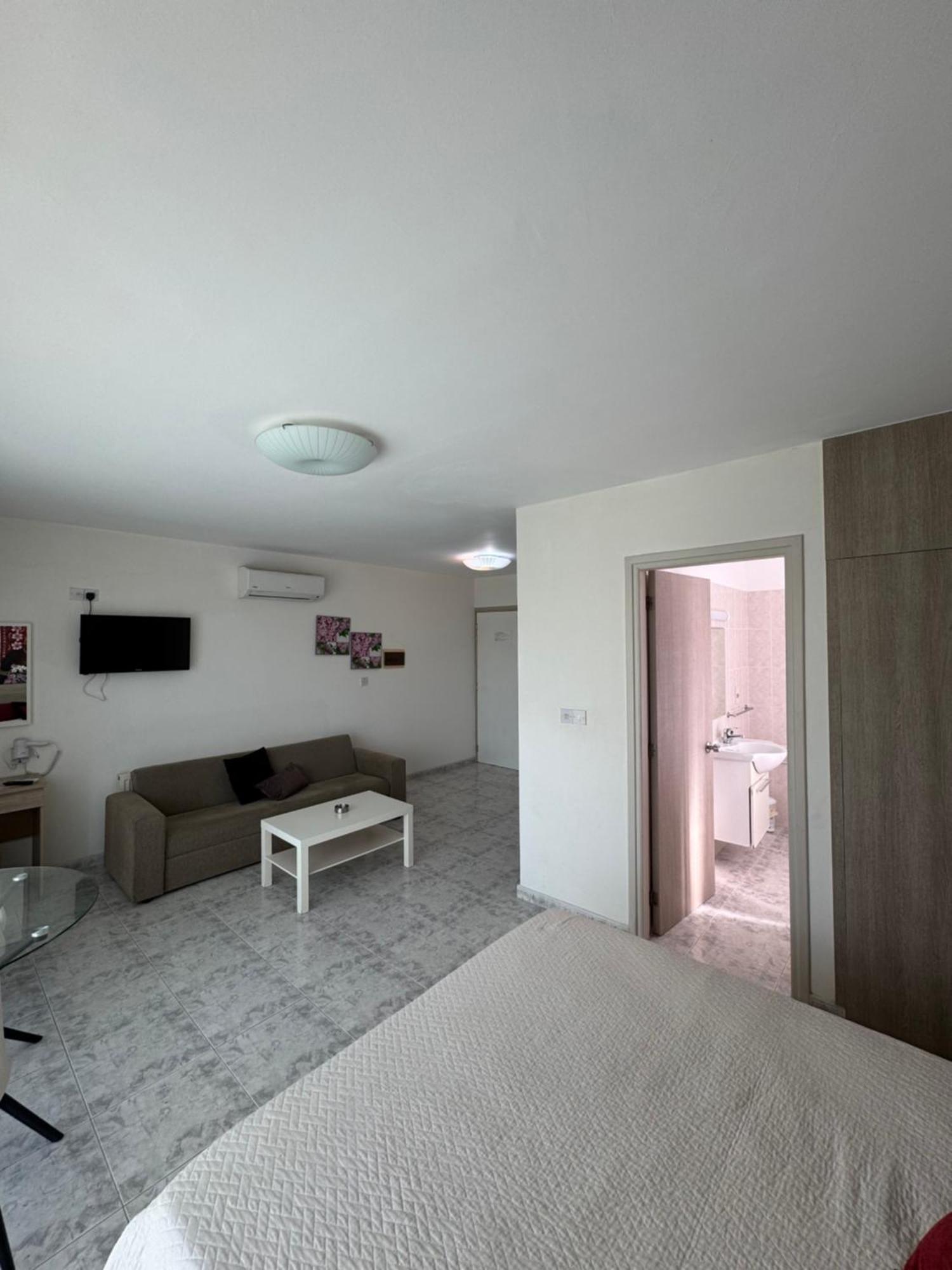 Marianna Hotel Apartments Limassol Bagian luar foto