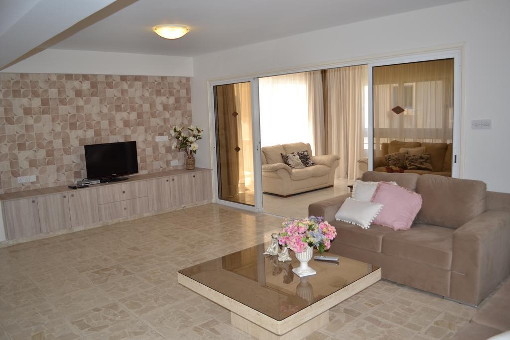 Marianna Hotel Apartments Limassol Bagian luar foto