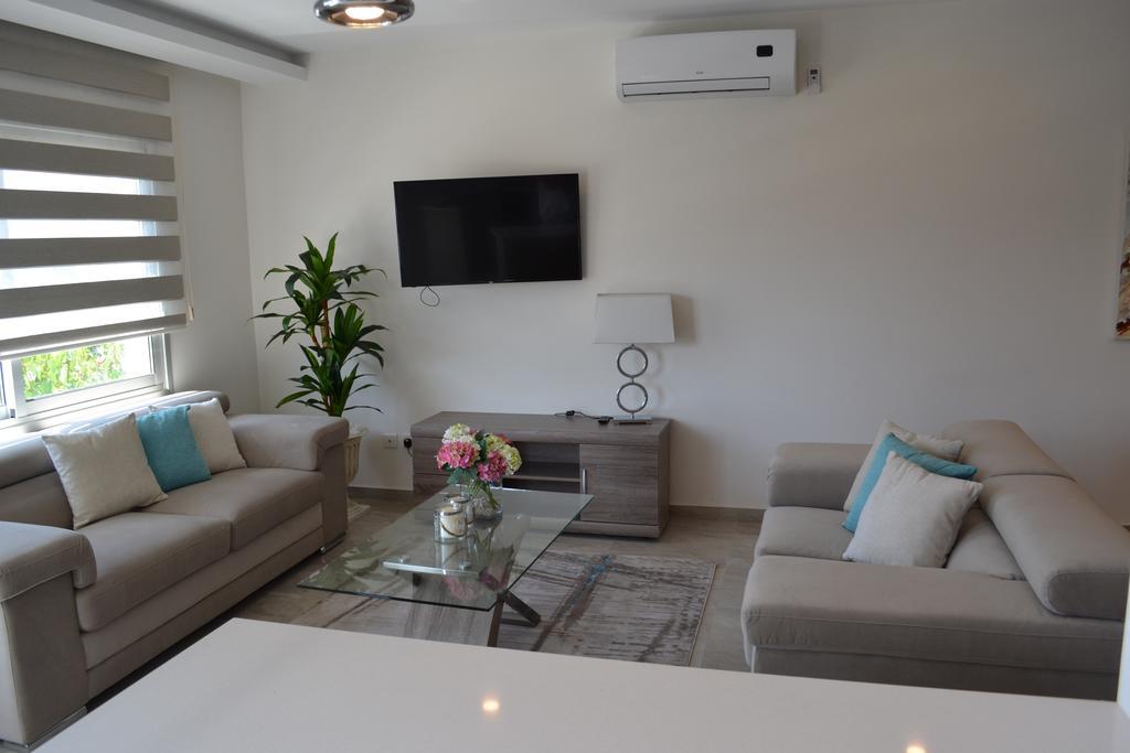 Marianna Hotel Apartments Limassol Bagian luar foto